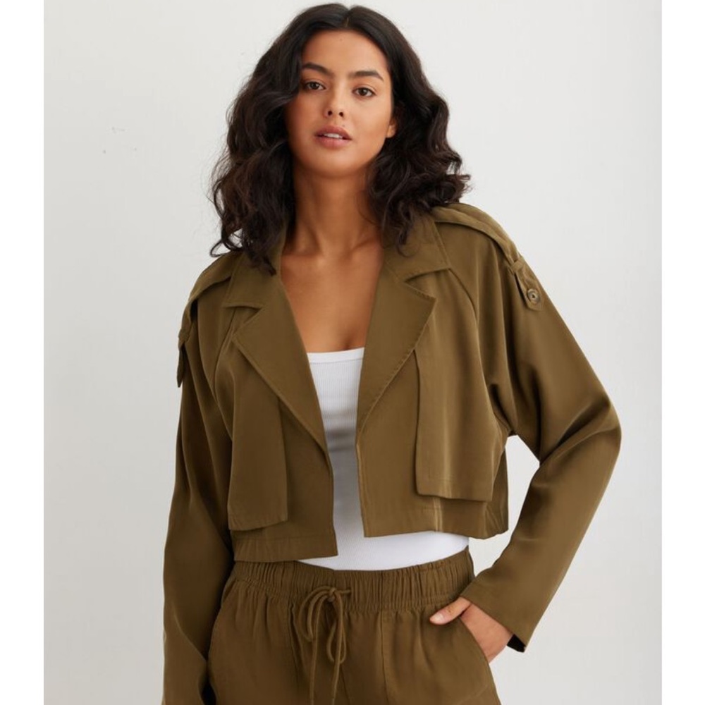 NWT cropped blazer